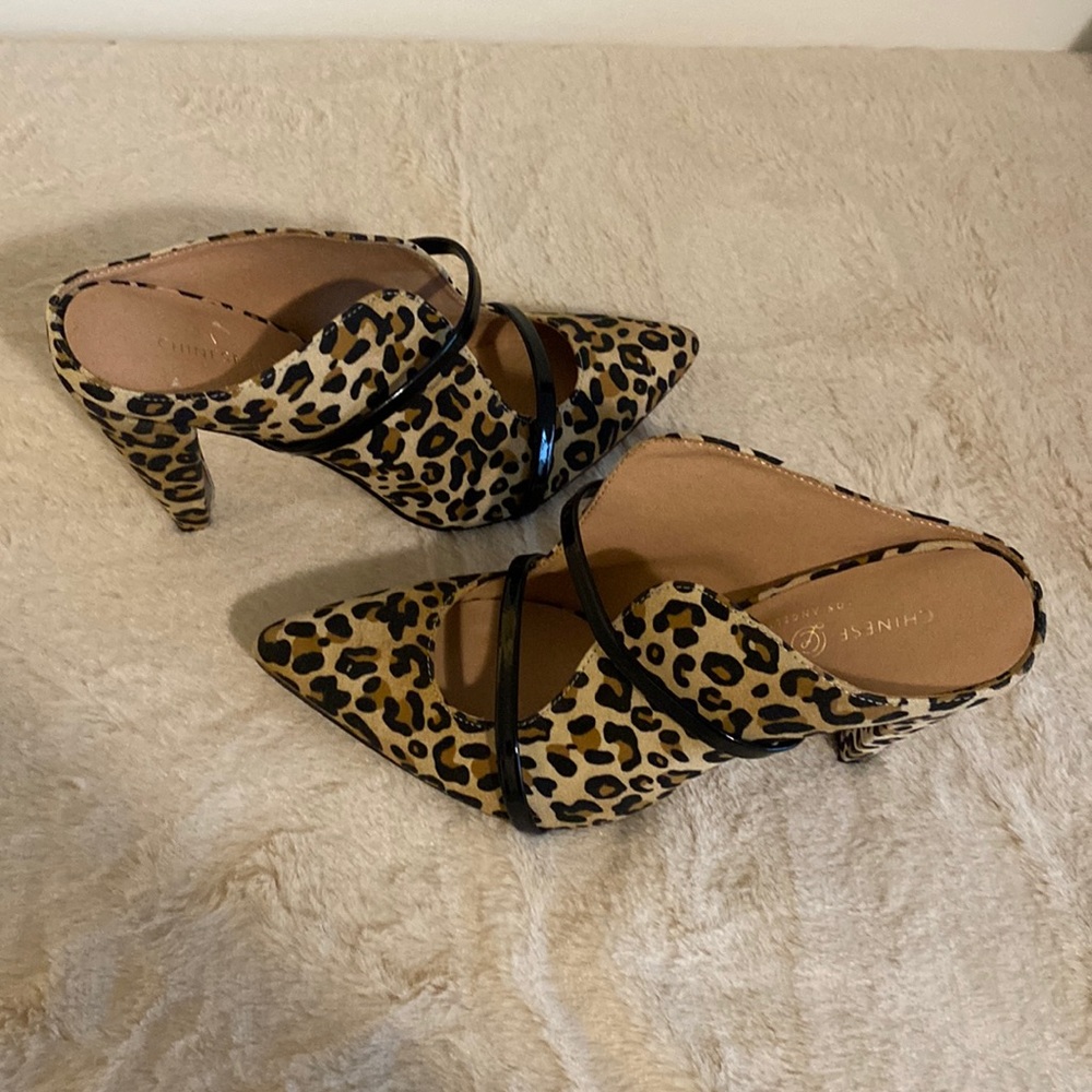 Size 10 Chinese Laundry Leopard open back heel shoes NWOT.